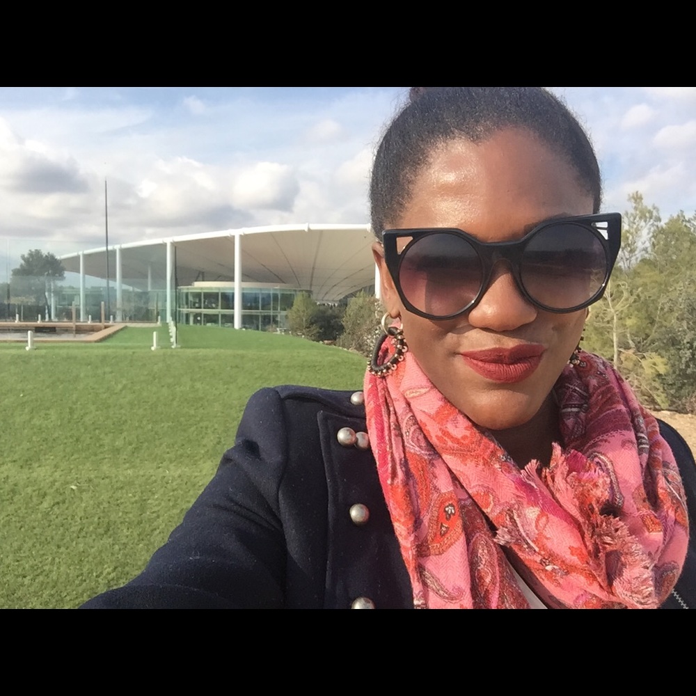 Meet your Posher, Monique